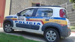 Viatura da Polícia Militar de Minas Gerais estacionada, com identificação do 58º Batalhão