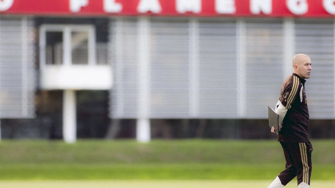 O técnico Leonardo Jardim no centro de treinamento do Flamengo