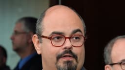 Mateus Simões, então vice-governador de Minas Gerais, em coletiva de imprensa