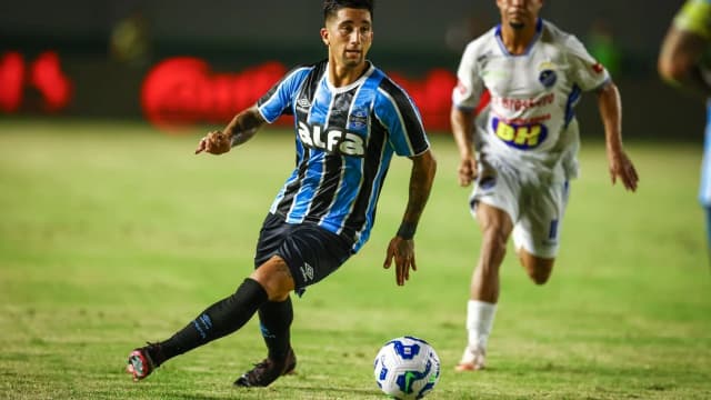 Jogador do Grêmio em ação durante partida, foto de arquivo sem relação com o fato