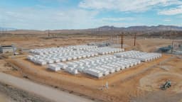 Sistema de armazenamento de energia em baterias (BESS) em instalação nos Estados Unidos, imagem ilustrativa da tecnologia