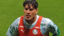 O zagueiro Gustavo Gómez, do Palmeiras, durante treino (imagem de arquivo)