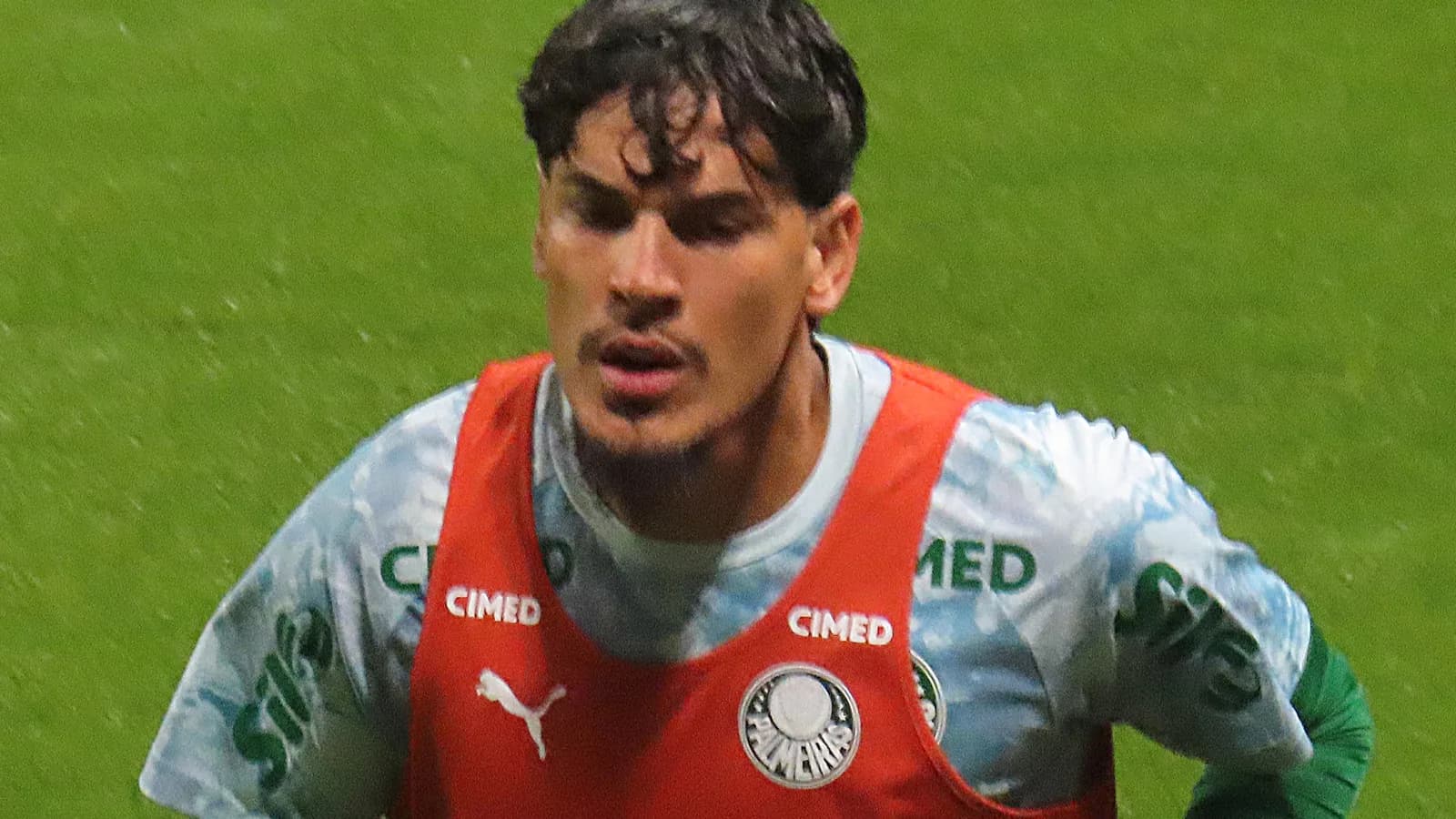 O zagueiro Gustavo Gómez, do Palmeiras, durante treino (imagem de arquivo)
