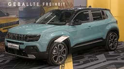 Jeep Avenger exposto em feira automotiva na Europa (foto de arquivo, modelo internacional)