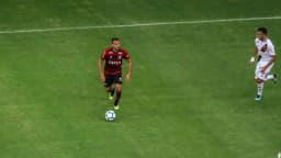 Jogadores em campo durante clássico entre Flamengo e Vasco (foto de arquivo)