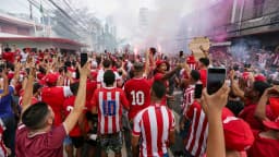 Torcida em festa nas ruas antes de clássico entre Náutico e Sport, em edição anterior da rivalidade