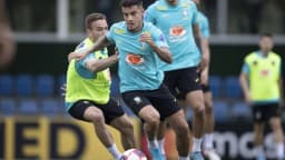 Philippe Coutinho conduz a bola em treino da Seleção Brasileira, em foto de arquivo de 2022