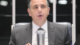 O senador e ministro do TCU Rodrigo Pacheco discursa em evento no Congresso
