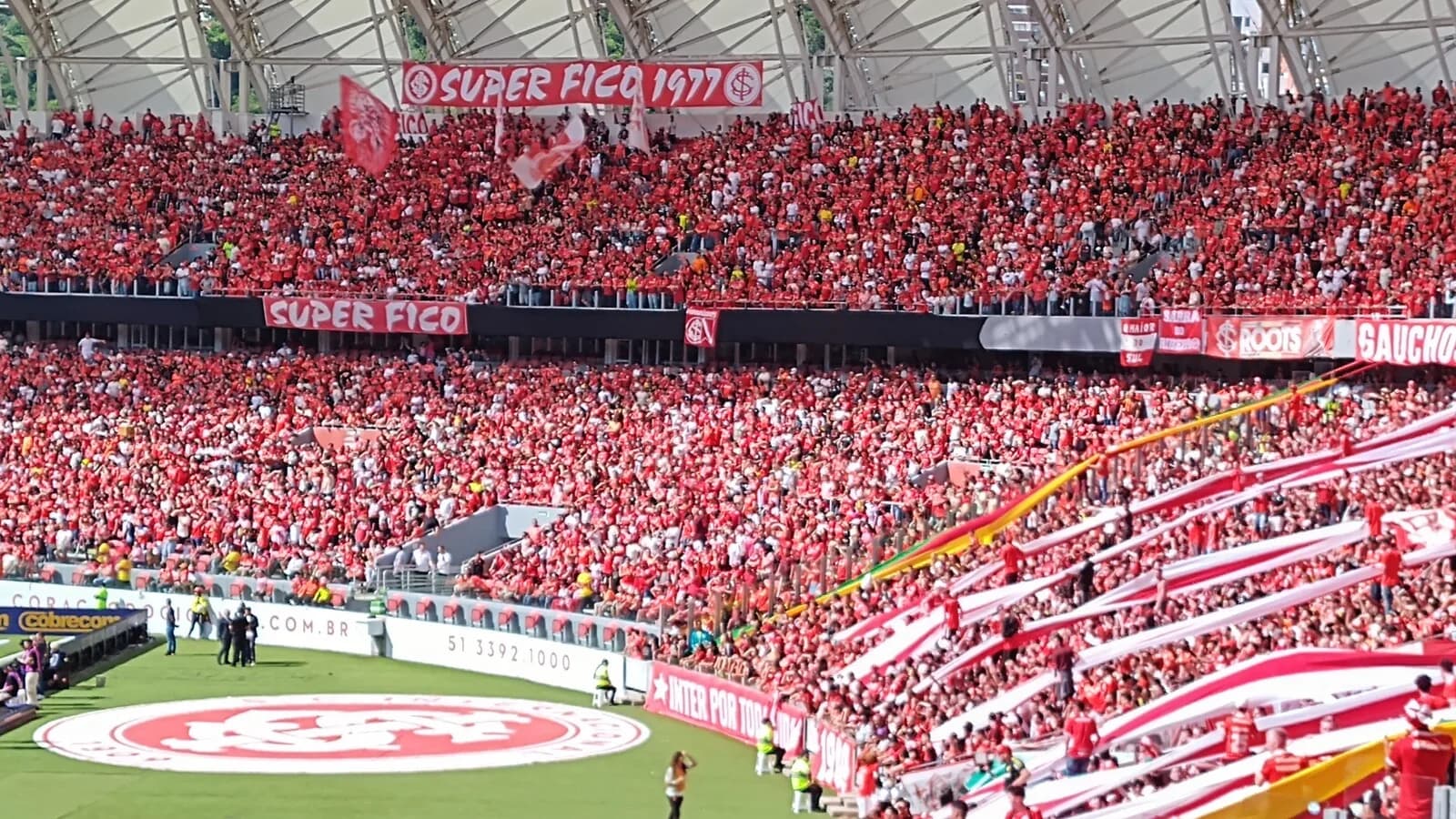 Torcedores do Internacional no estádio Beira-Rio
