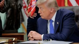 Donald Trump durante pronunciamento em evento de campanha nos Estados Unidos