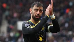 Bruno Fernandes em campo com o uniforme do Manchester United