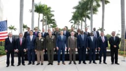 Pete Hegseth, secretário de Defesa dos EUA, durante conferência sobre combate a cartéis em Doral, na Flórida