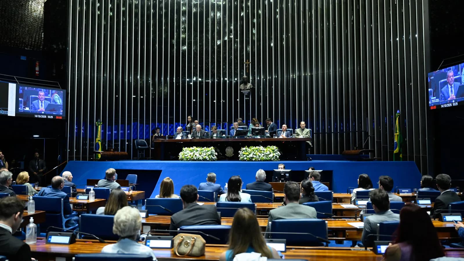 Sessão do Senado Federal em Brasília, com senadores no plenário