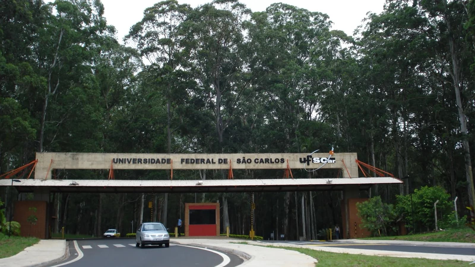 Pórtico de entrada do campus da Universidade Federal de São Carlos (UFSCar)