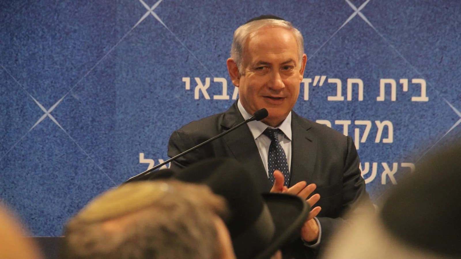 Benjamin Netanyahu discursa em evento em Mumbai, na Índia, em foto de arquivo de 2018