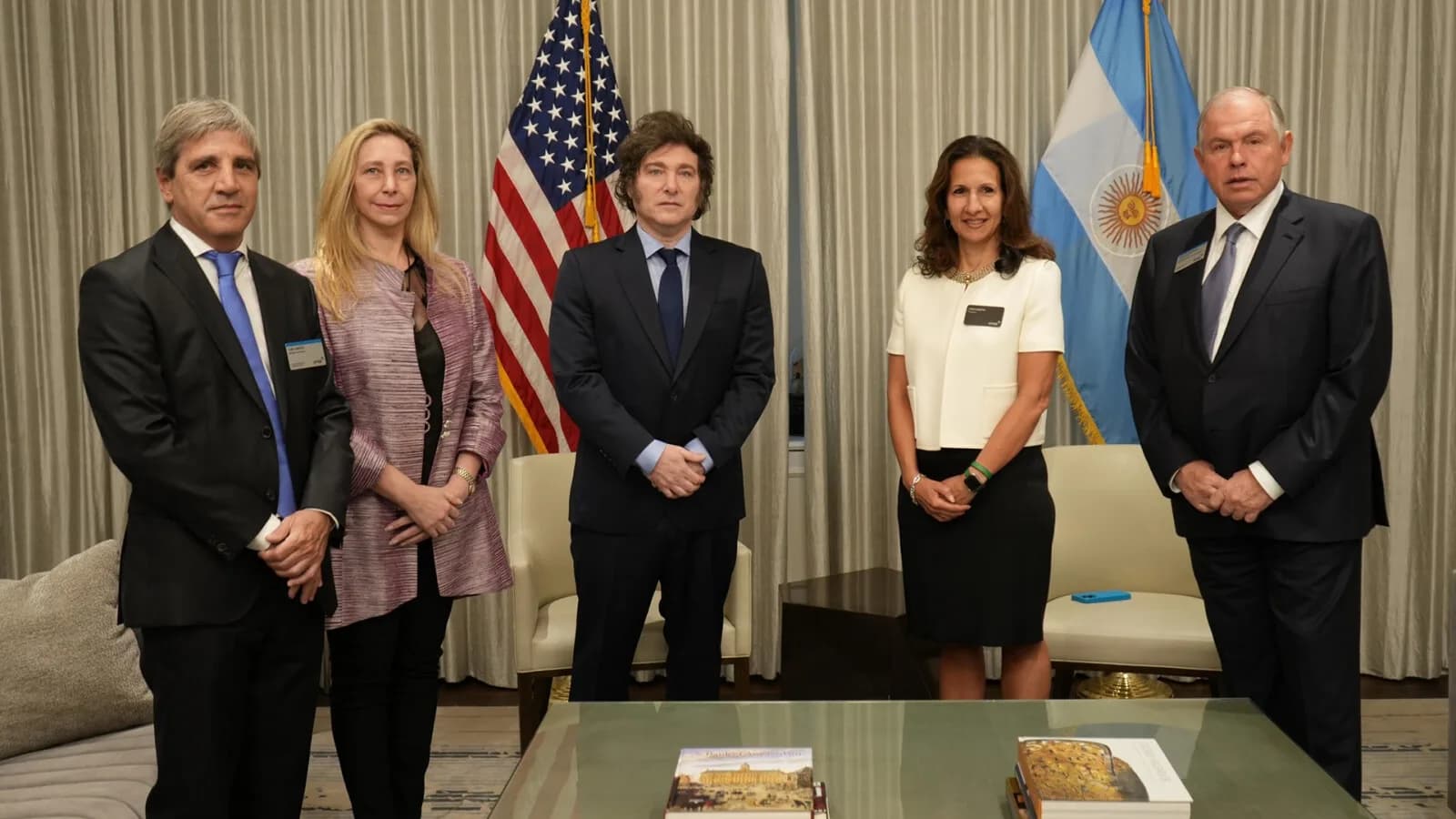 Javier Milei em reunião oficial com autoridades dos Estados Unidos