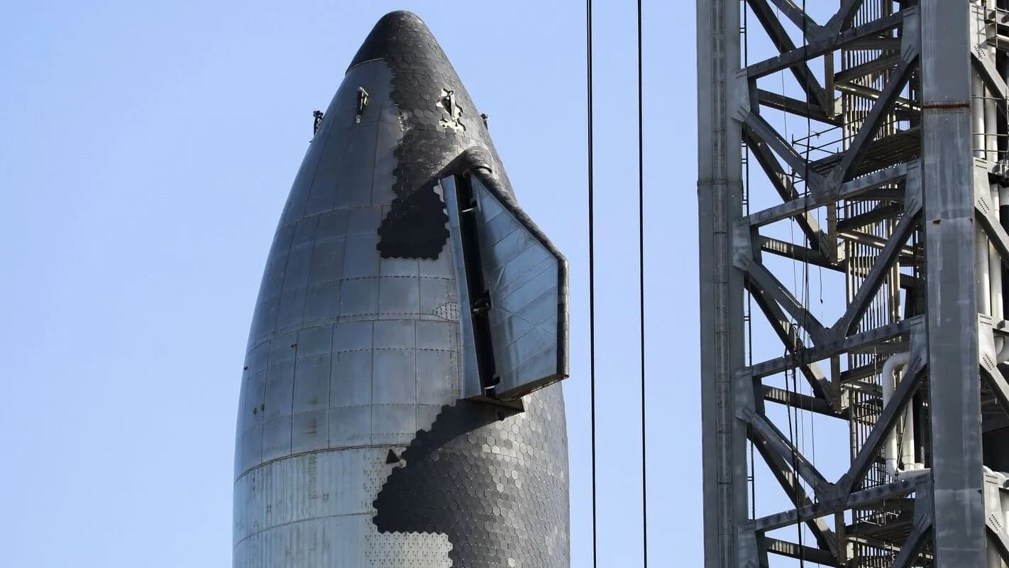 Espaçonave Starship, da SpaceX, na plataforma de lançamento