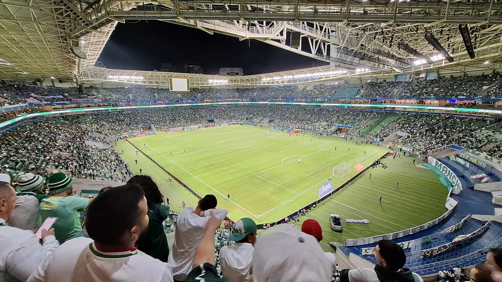 Torcida acompanha jogo no Allianz Parque, estádio do Palmeiras