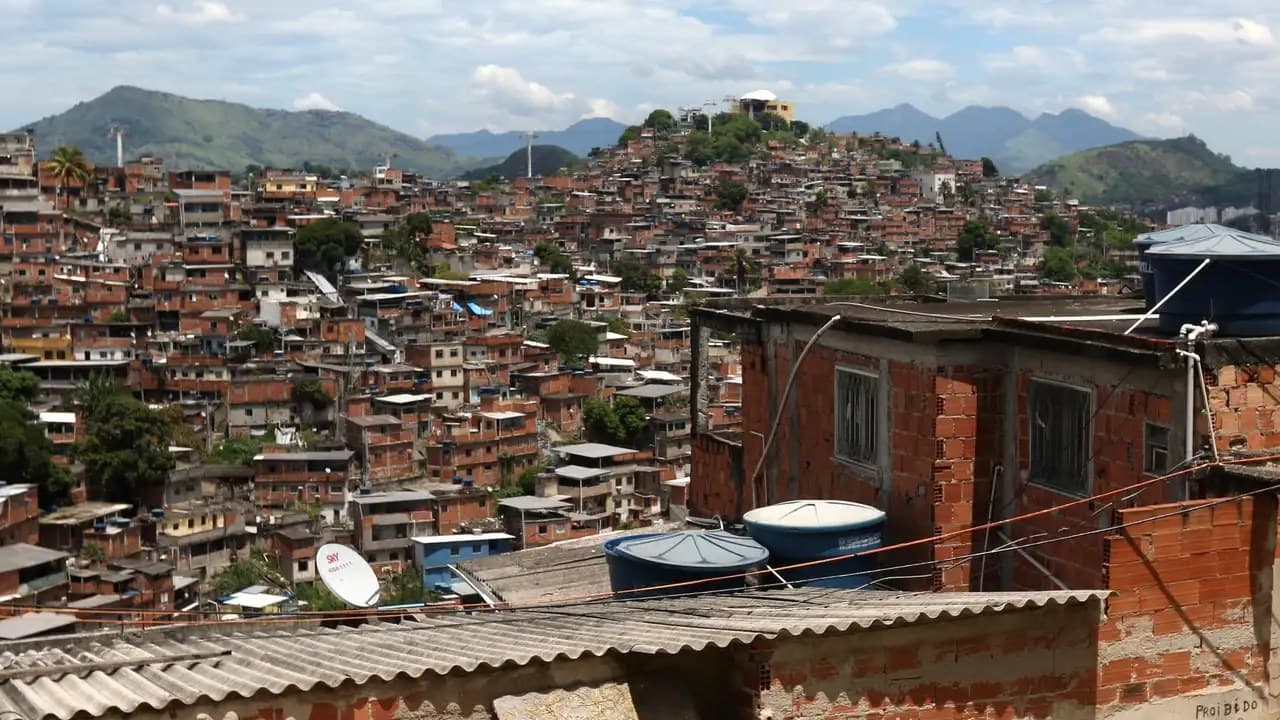 Vista do aglomerado de casas do Complexo do Alemão, na zona norte do Rio de Janeiro, em foto de arquivo
