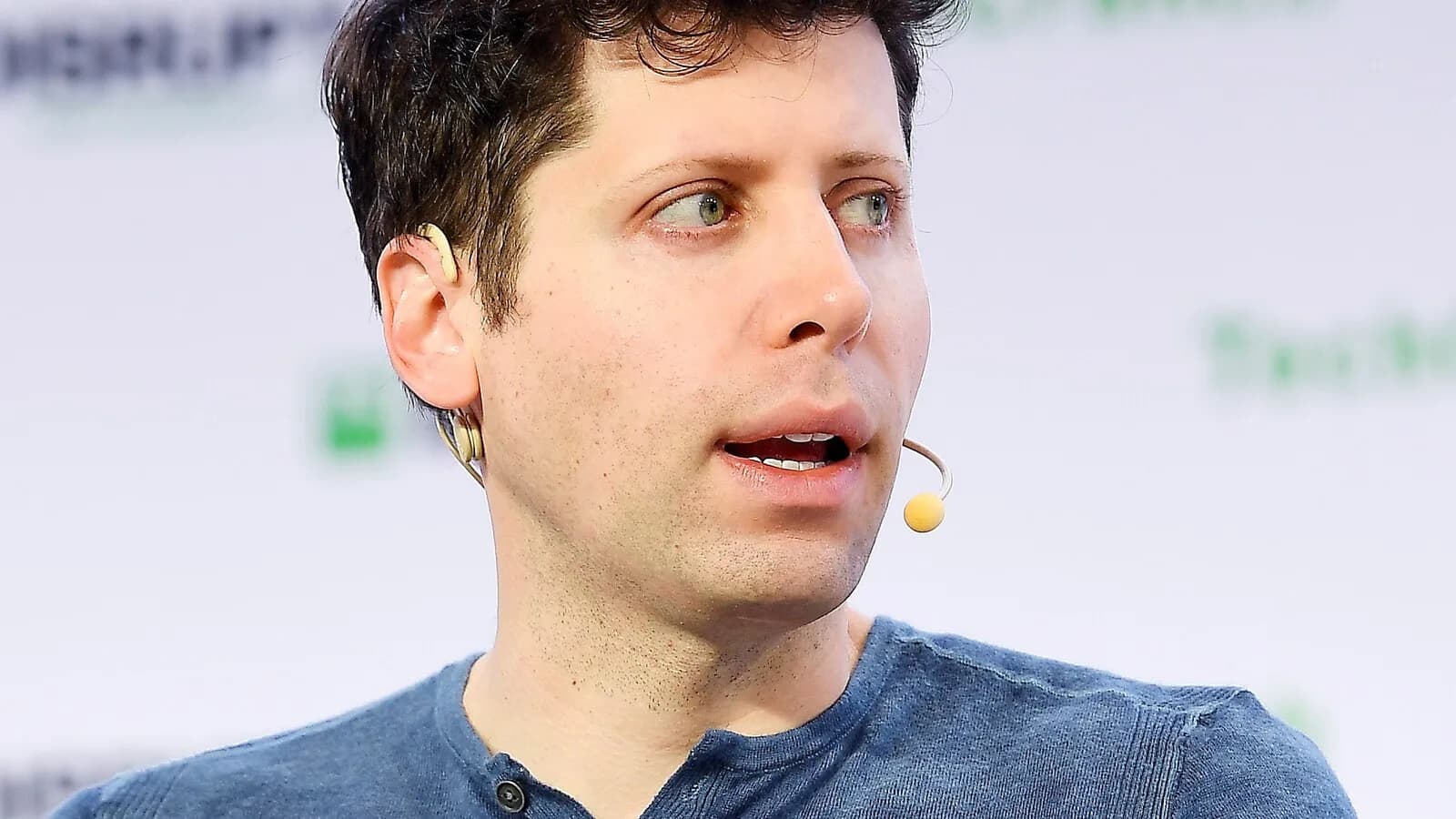 Sam Altman, CEO da OpenAI, fala durante painel em conferência de tecnologia