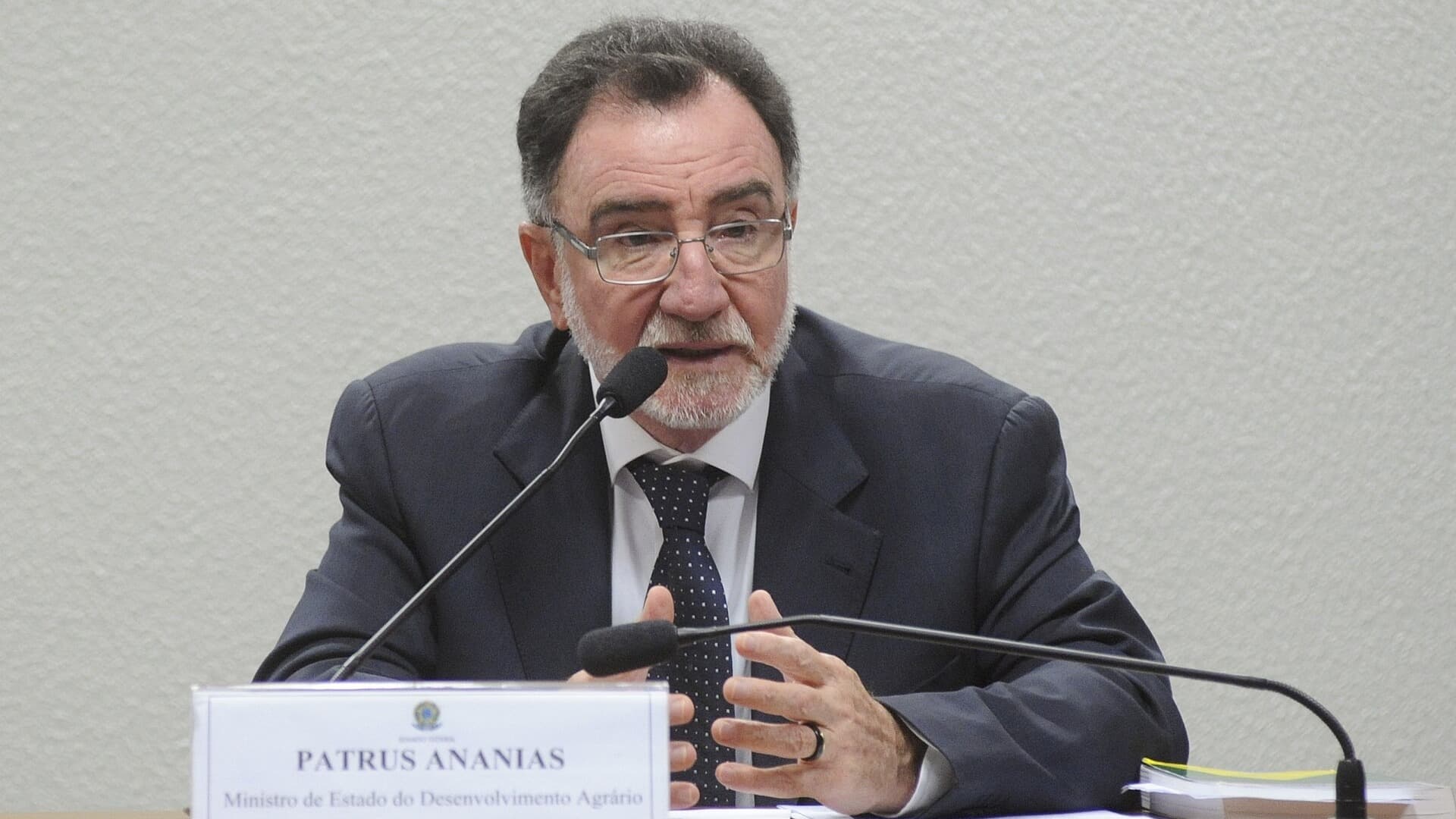 Patrus Ananias (PT) discursa em audiência pública no Senado durante seu mandato como ministro do Desenvolvimento Agrário, em foto de arquivo