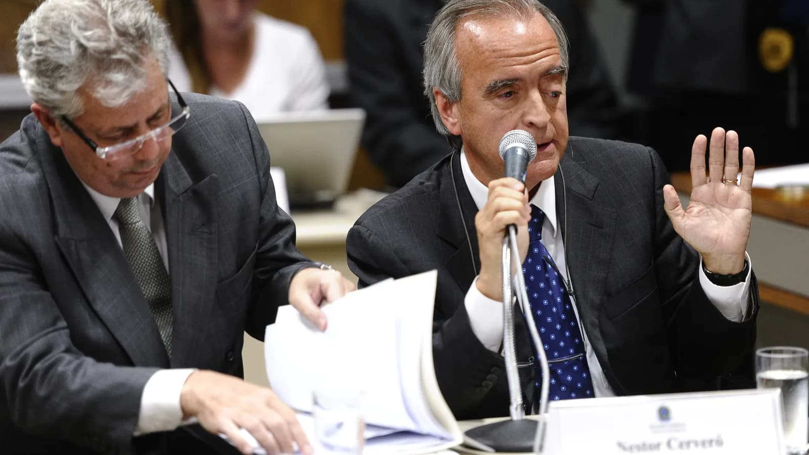 Nestor Cerveró fala durante acareação na CPMI da Petrobras (foto de arquivo)