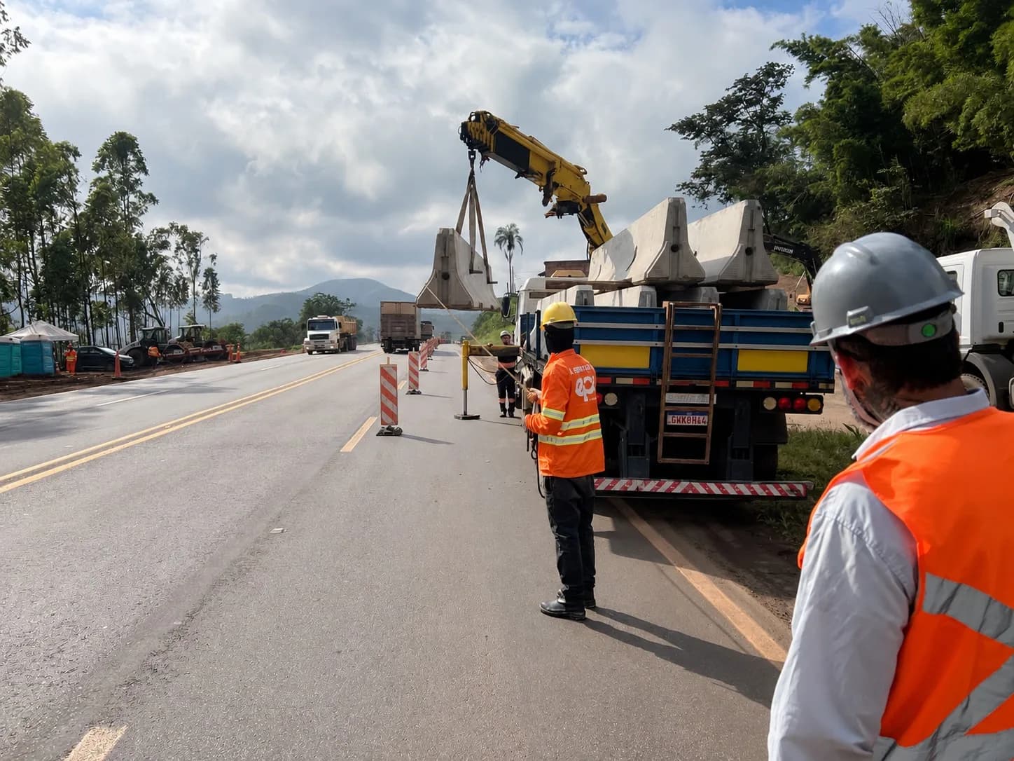 Representantes do consórcio que hoje opera como EPR Via Mineira participam da cerimônia de leilão da concessão da BR-040, em 2024