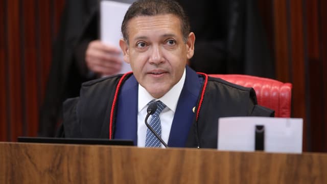 Ministro do TSE durante sessão plenária no plenário do tribunal