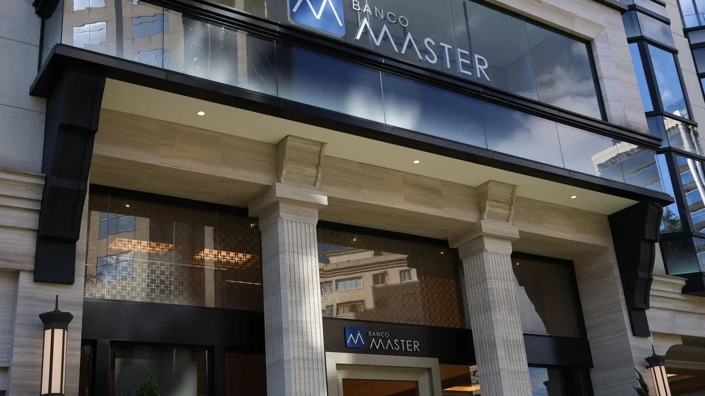 Fachada de agência do Banco Master