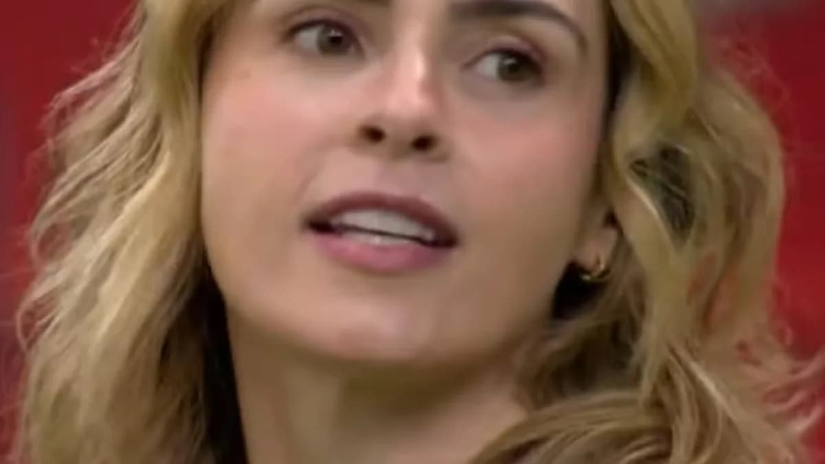 Ana Paula Renault durante entrevista, close-up do rosto