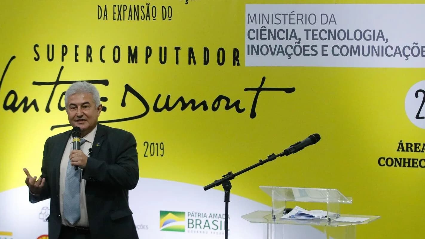 Autoridade discursa em evento de lançamento do supercomputador Santos Dumont, do Ministério da Ciência, Tecnologia e Inovações