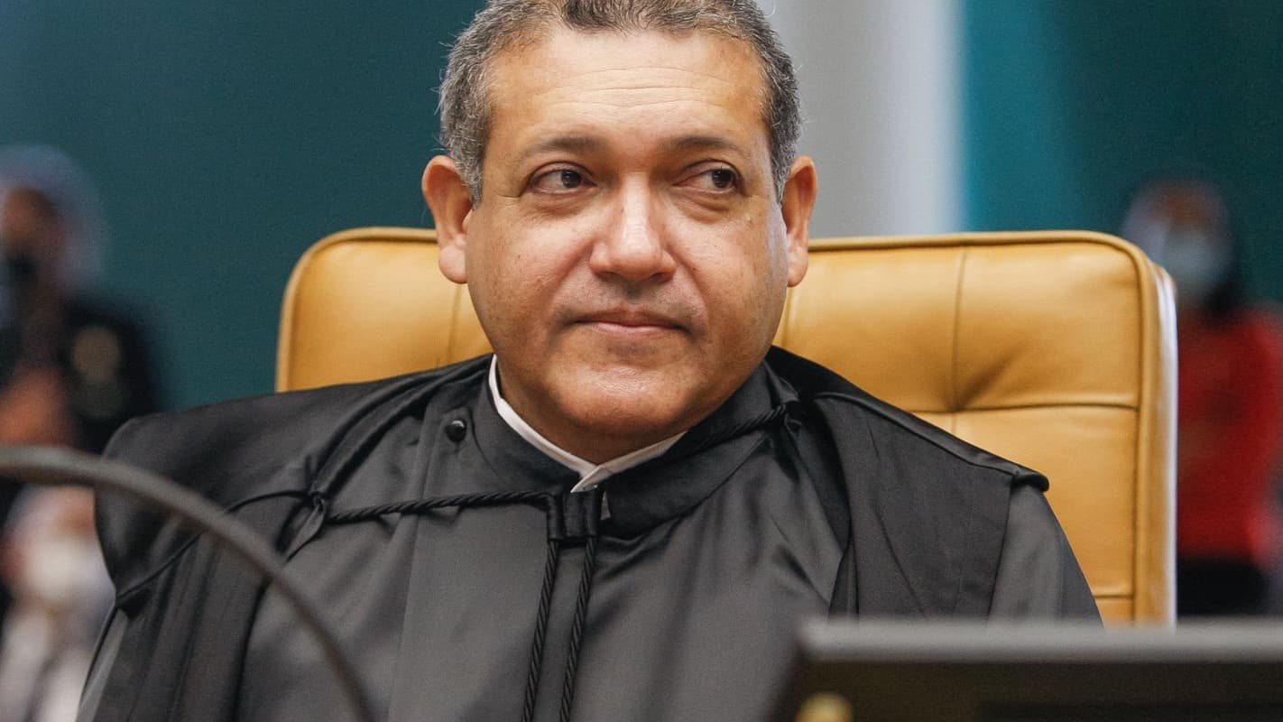 Ministro Kassio Nunes Marques durante sessão no STF, vestindo toga