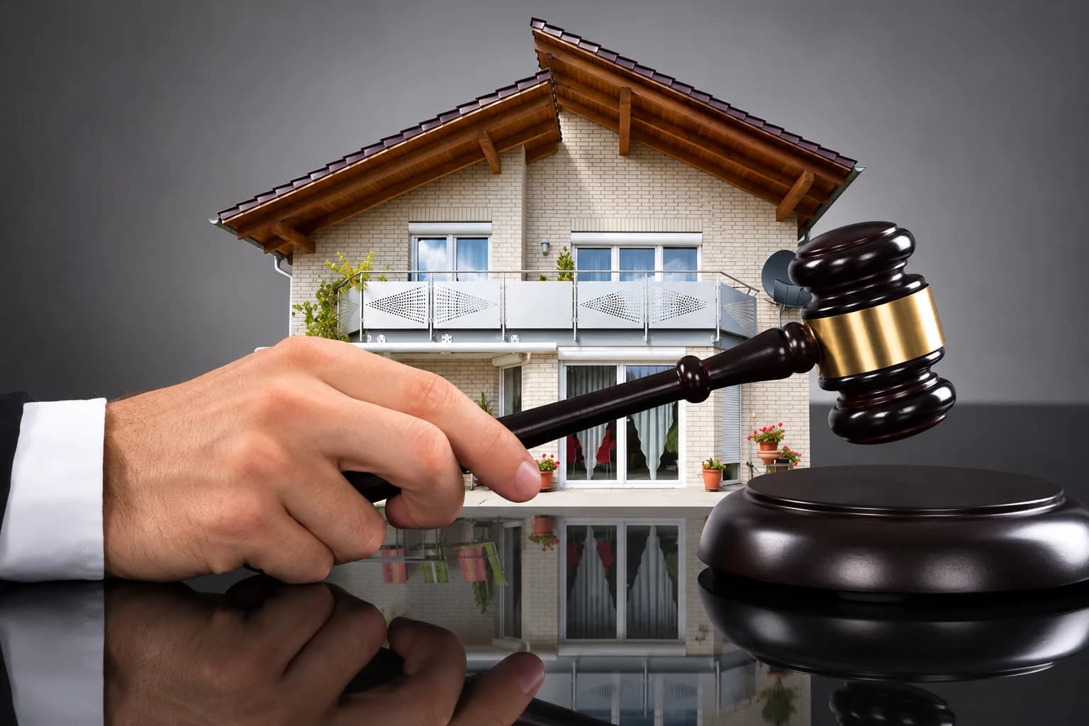Leilão judicial de imóveis pode ter IBS e CBS a partir de 2027: entenda quando o arrematante paga