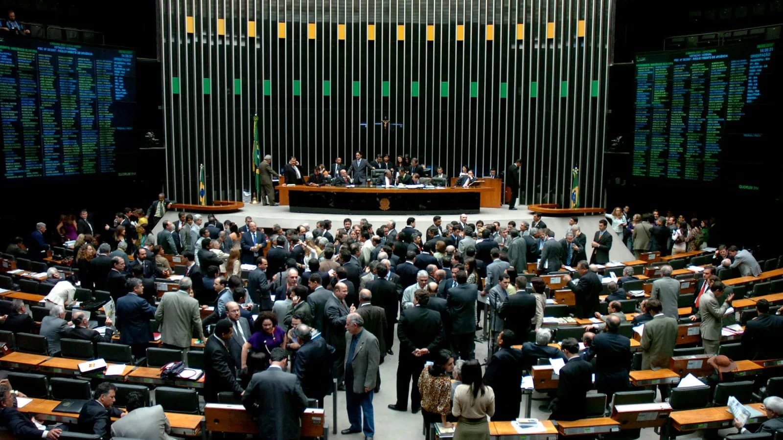 Sessão plenária da Câmara dos Deputados, em Brasília, com parlamentares reunidos no plenário