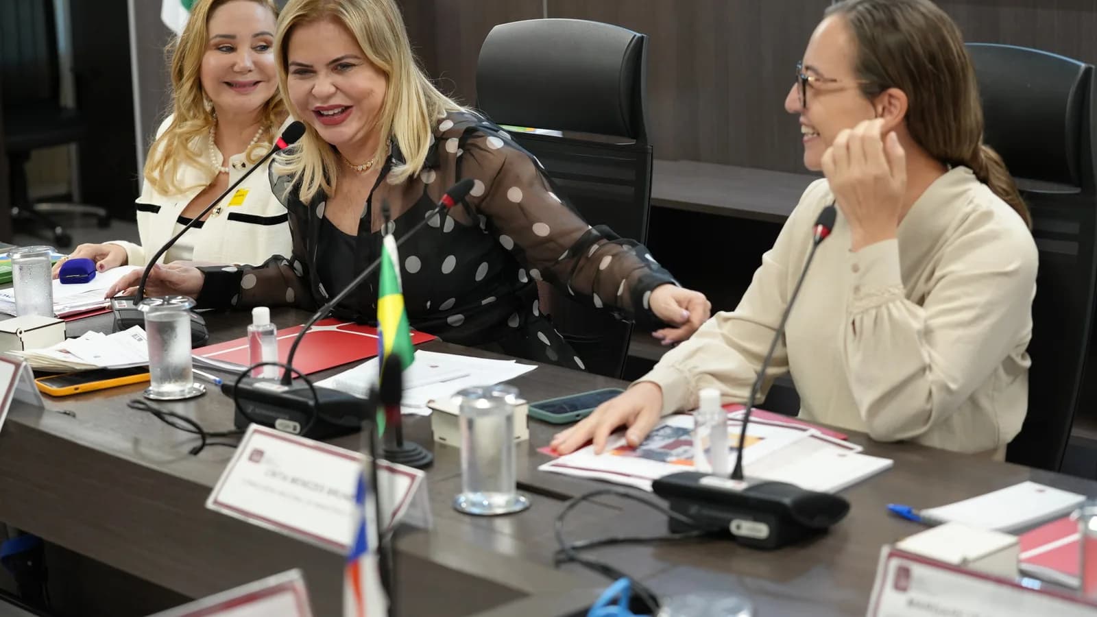 Integrantes do Ministério Público reunidos à mesa, em foto de arquivo