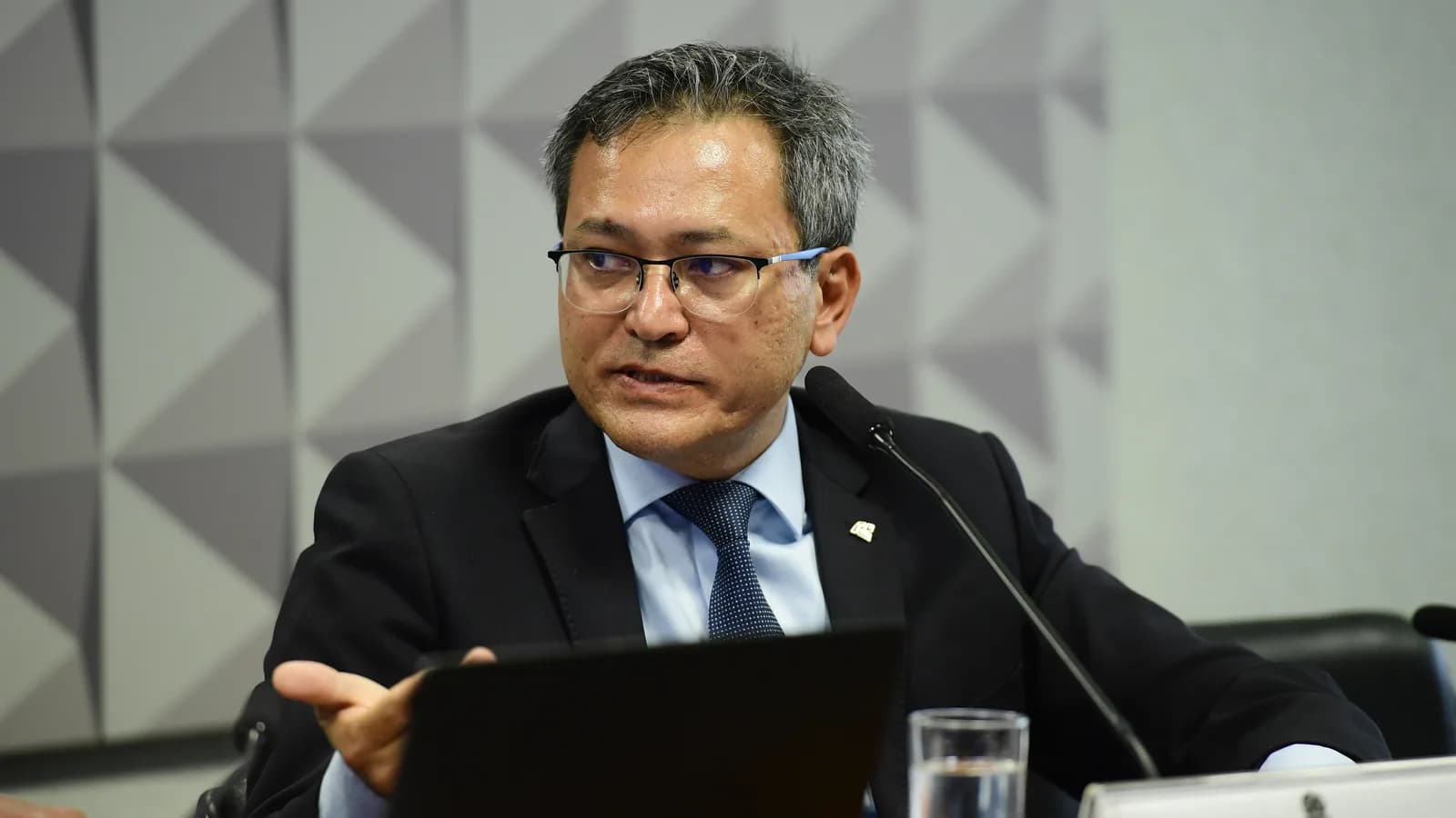 O secretário da Receita Federal, Robinson Barreirinhas, durante audiência no Senado