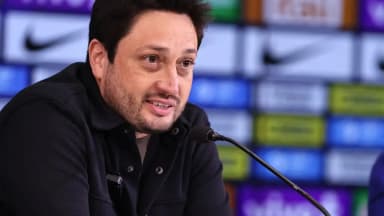O técnico Arthur Elias em coletiva de imprensa da seleção brasileira feminina (foto de arquivo)
