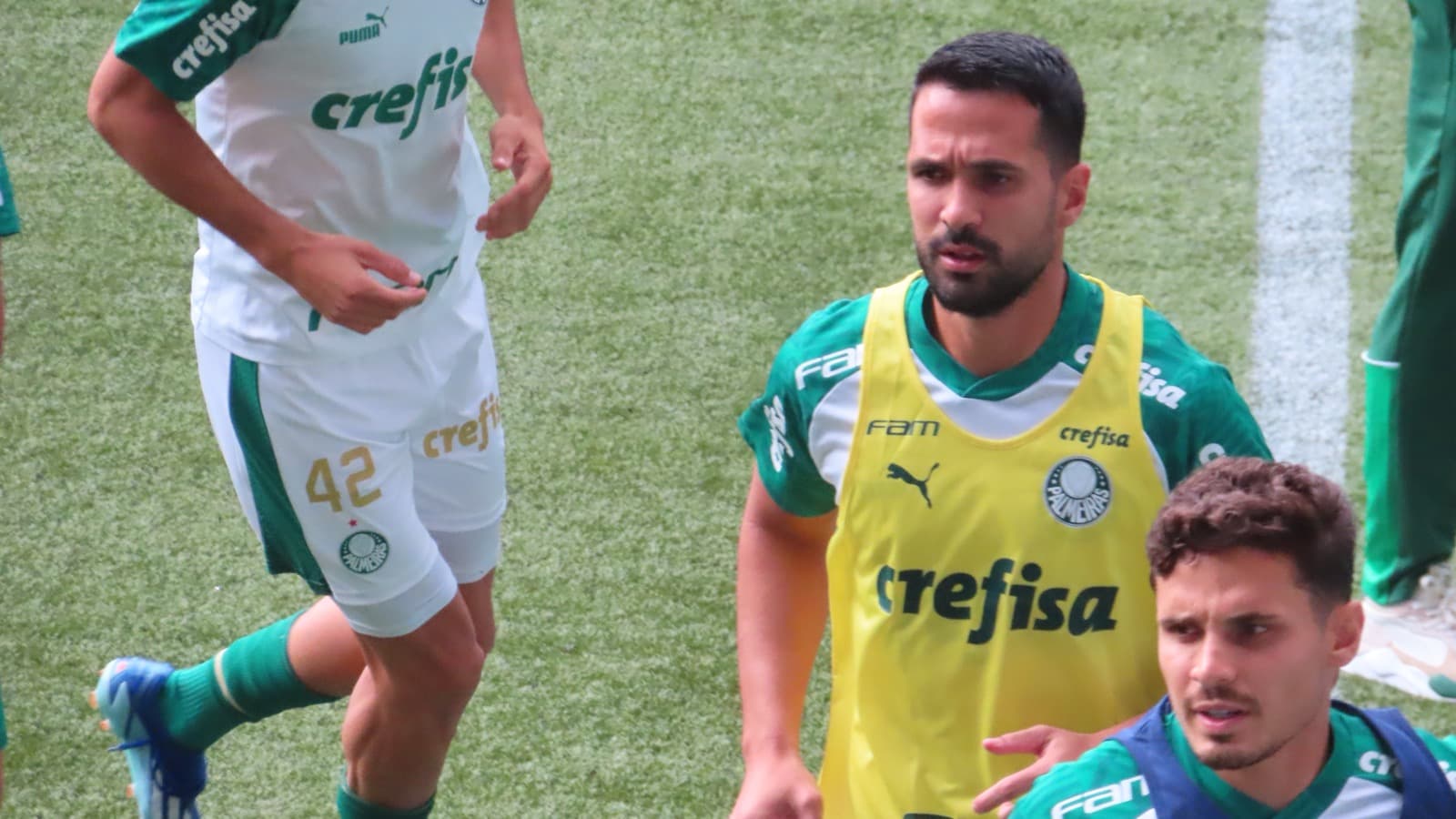 Jogadores do Palmeiras em aquecimento antes de partida contra o Santos, em foto de arquivo de janeiro de 2024