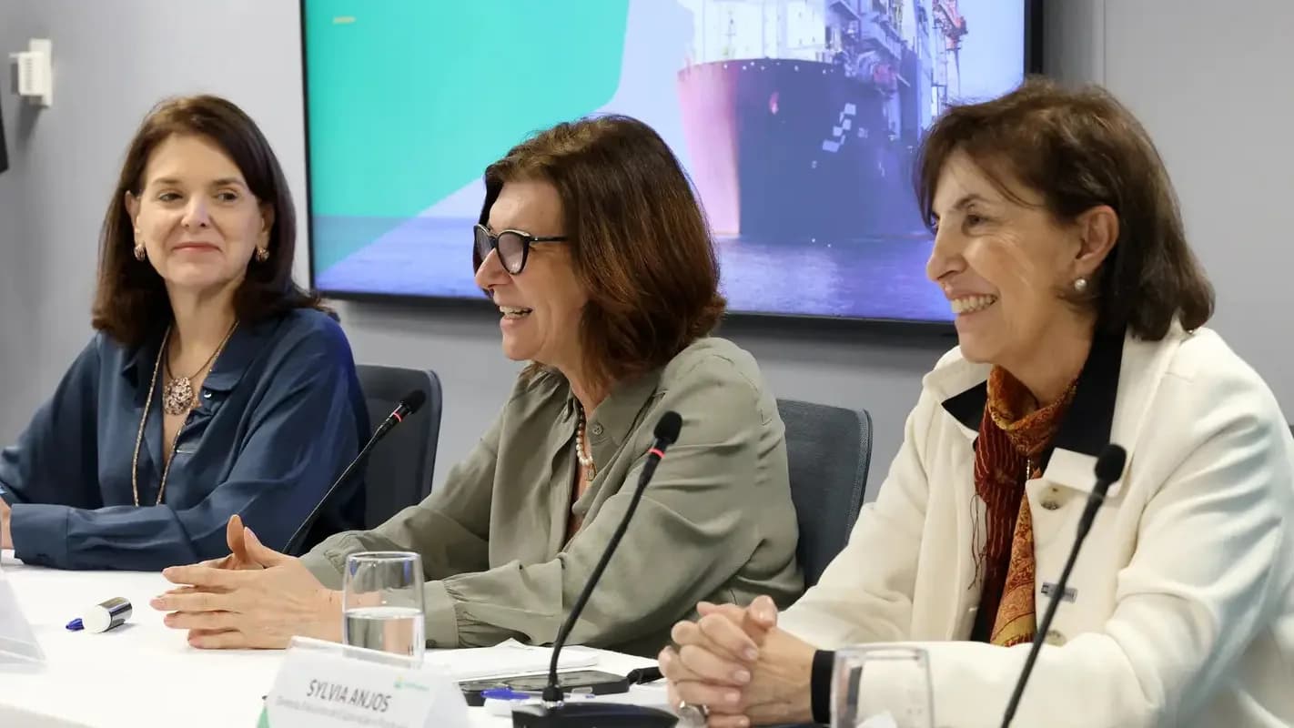 A presidente da Petrobras, Magda Chambriard, fala em coletiva sobre a descoberta de petróleo no Amapá