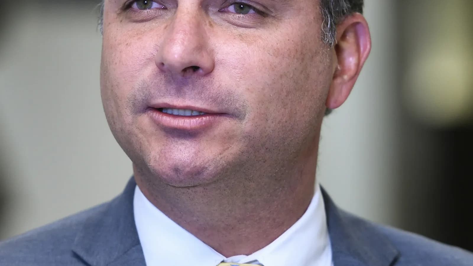 Flávio Bolsonaro durante entrevista