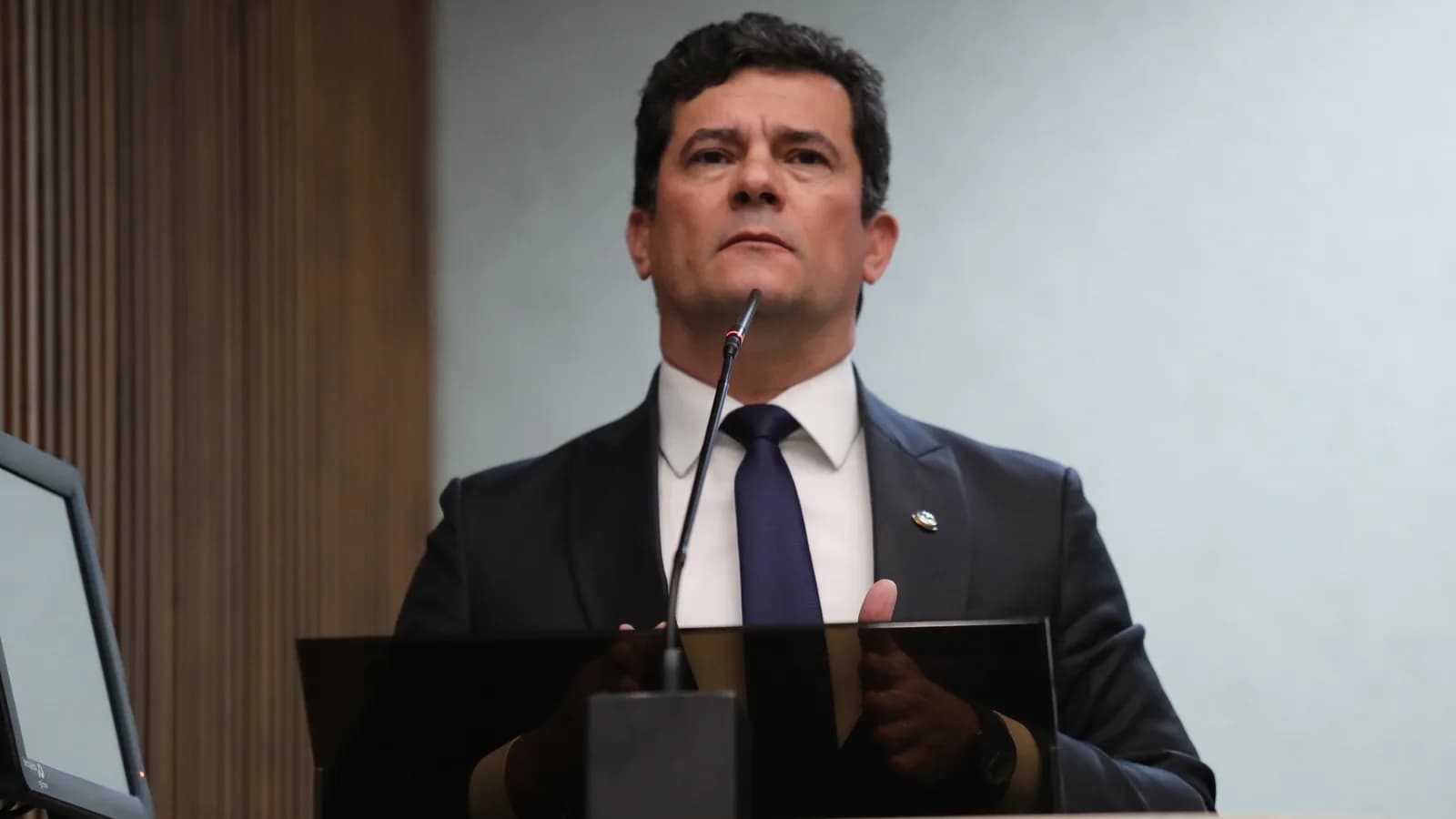Sergio Moro discursa em tribuna durante sessão na Assembleia Legislativa do Paraná