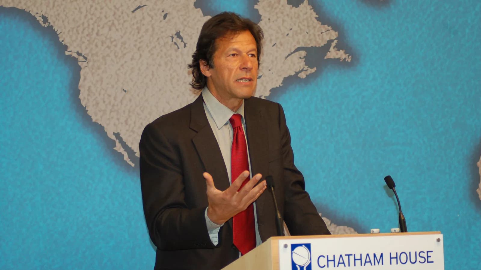 Imran Khan discursa em evento internacional