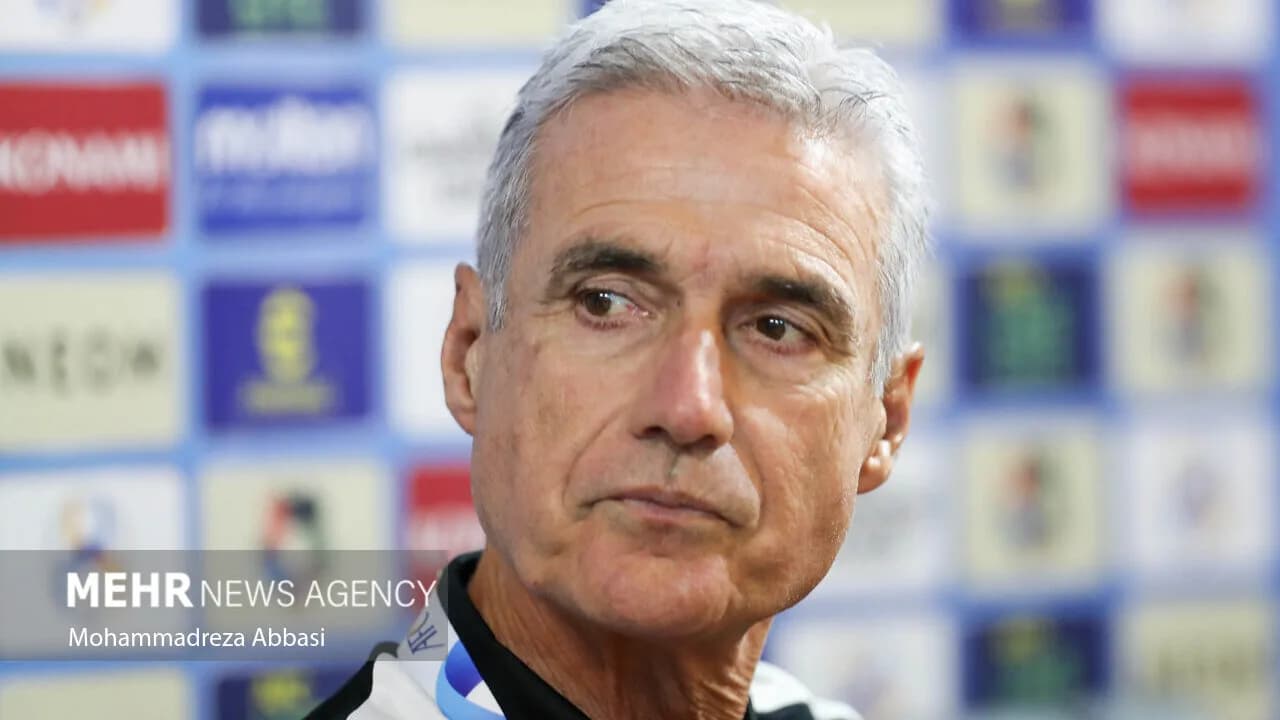 O técnico português Luís Castro em entrevista coletiva, foto de arquivo