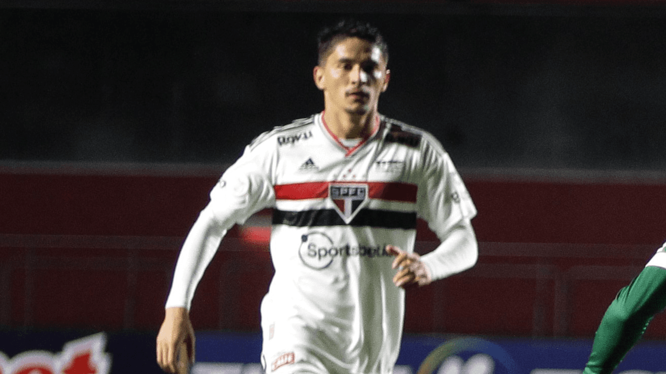 Pablo Maia em campo com o uniforme do São Paulo, em foto de arquivo de 2022