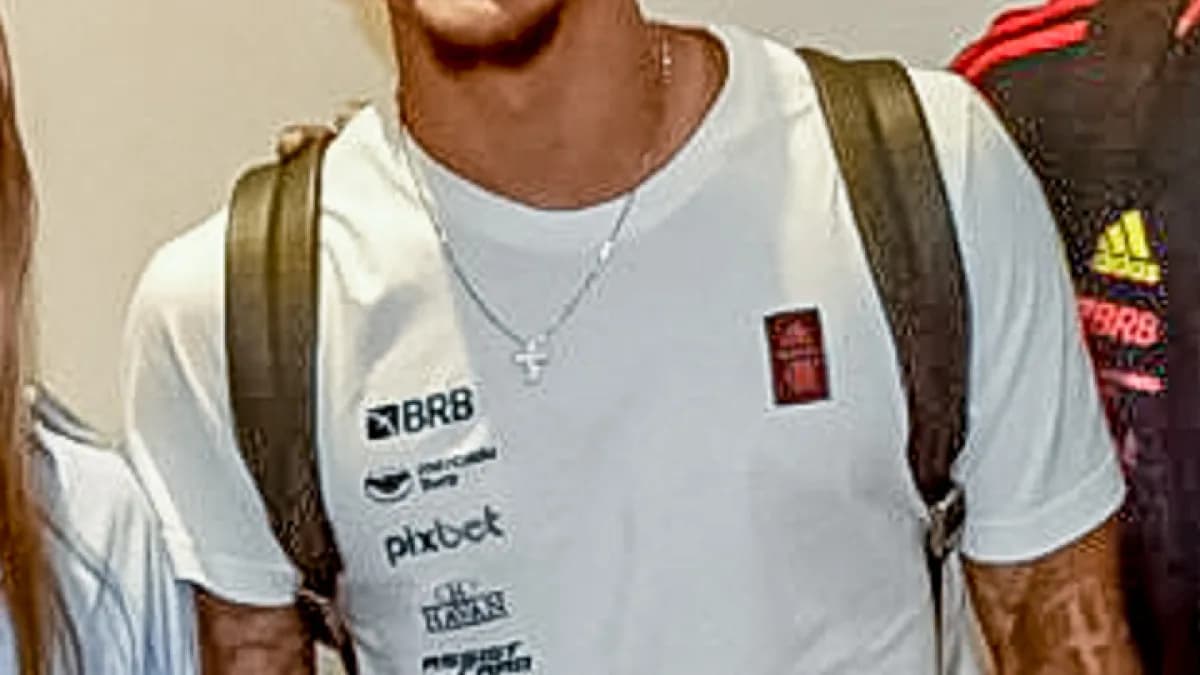 Pedro, atacante do Flamengo e da Seleção Brasileira, sorri durante evento