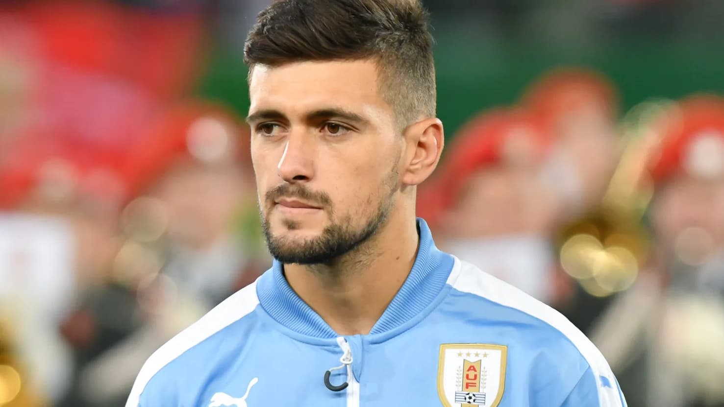Giorgian de Arrascaeta em campo, com o uniforme da seleção do Uruguai