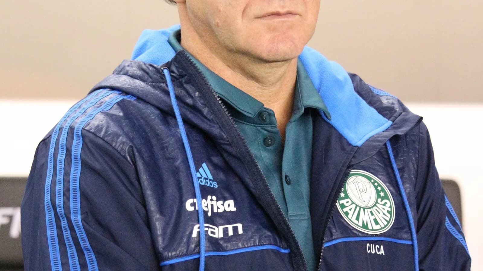 Técnico Cuca à beira do campo (foto de arquivo)