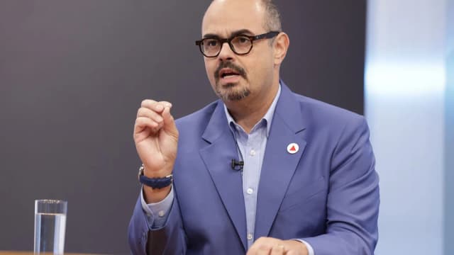Governador de Minas Gerais, Mateus Simões, durante entrevista, foto de arquivo da Assembleia Legislativa