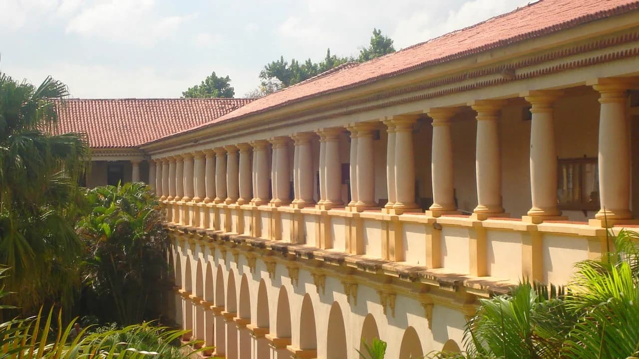 Prédio histórico de arquitetura colonial do campus da UFRRJ, em foto de arquivo