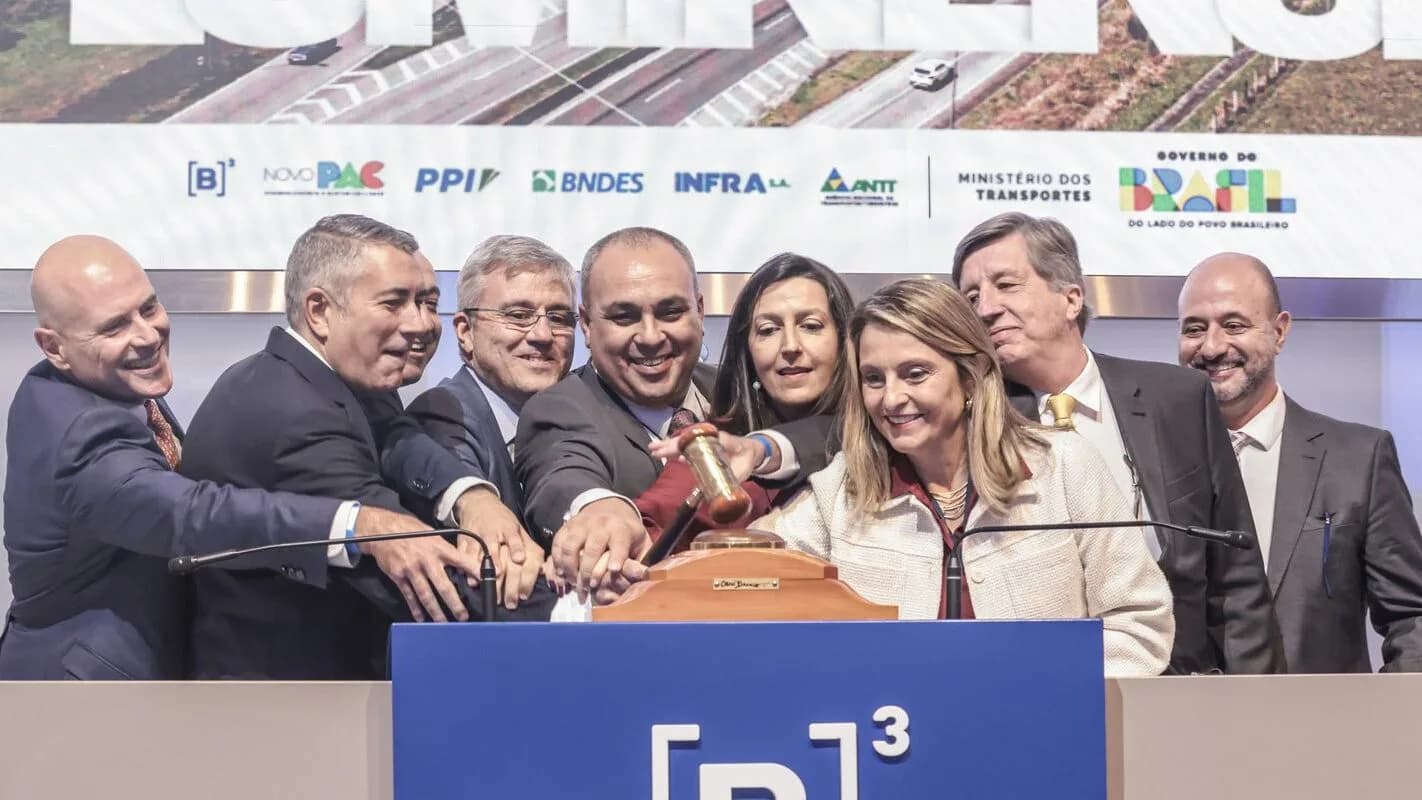Executivos reunidos em cerimônia na B3, a bolsa de valores de São Paulo, em foto de arquivo